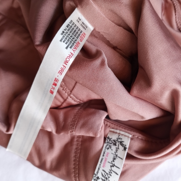 Free People Silky Stretch Cami / Crop Top light pink - Picture 6 of 7